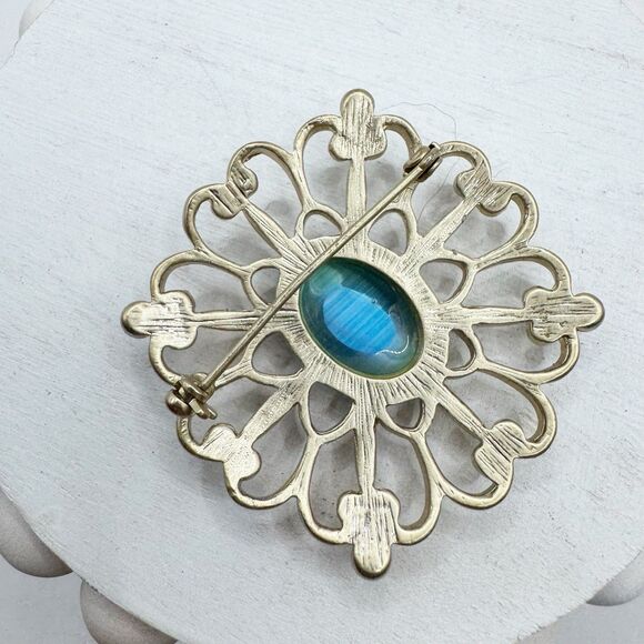 Crazyhorse Liz Claiborne Blue Cat’s Eye Large Open Scrollwork Brooch Pin - Picture 2 of 7